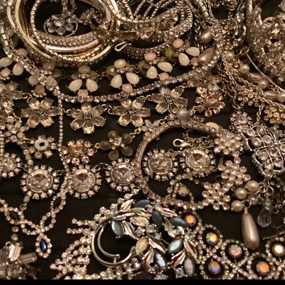 1 LB Vtg costume Jewelry Lot~ HIGH END Silver Gold, Pearls, Rhinestones Bling - Picture 6 of 12